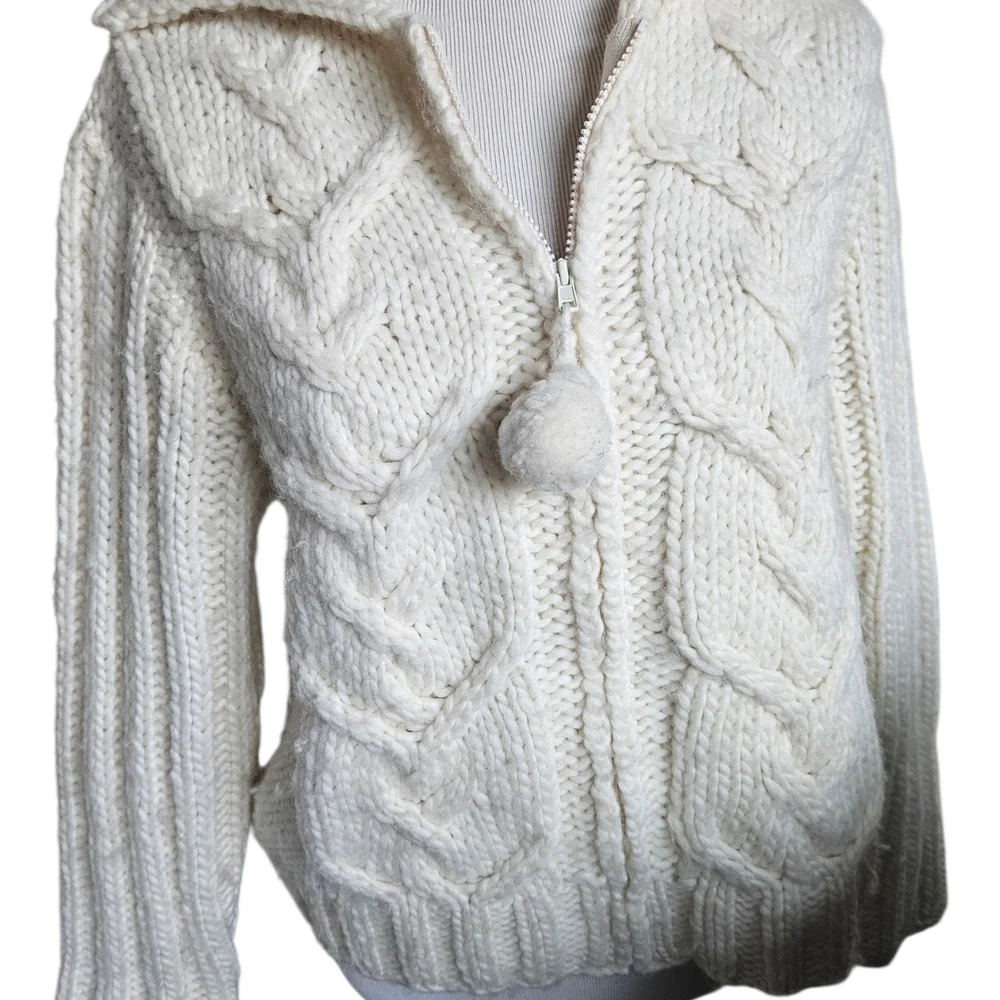 Elegant Cable Knit Cardigan - White